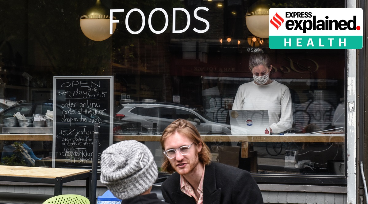 Patrons at a restaurant in New York, April 27, 2021. (Stephanie Keith/The New York Times)