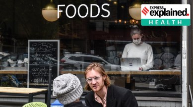 Patrons at a restaurant in New York, April 27, 2021. (Stephanie Keith/The New York Times)