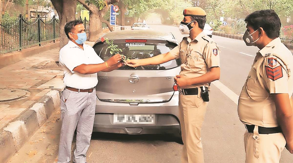 Delhi Police go easy on challans for a day, give away face masks