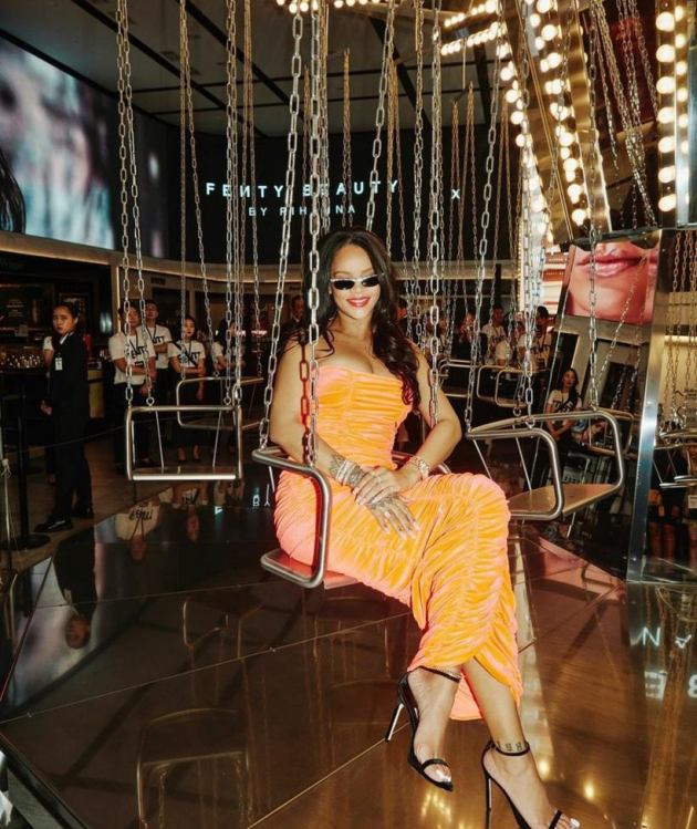 Rihanna, Fashion, Rihanna fashion, style statement, trends, Rihanna Hollywood style, Singer Rihanna, indianexpress.com