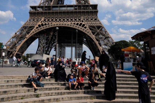 France reopens, post pandemic tourism, Paris