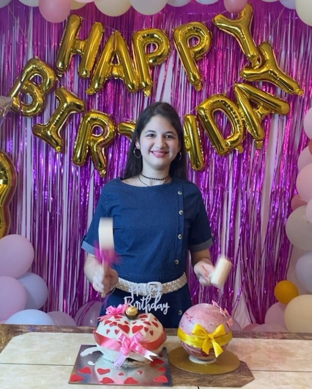 Harshaali Malhotra more cakes