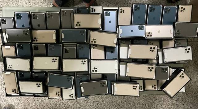 iPhone, iPhone caught at Hyderabad airport, iPhone seized, Hyderabad news, iPhone smuggling, Hyderabad Customs officials, Indian express
