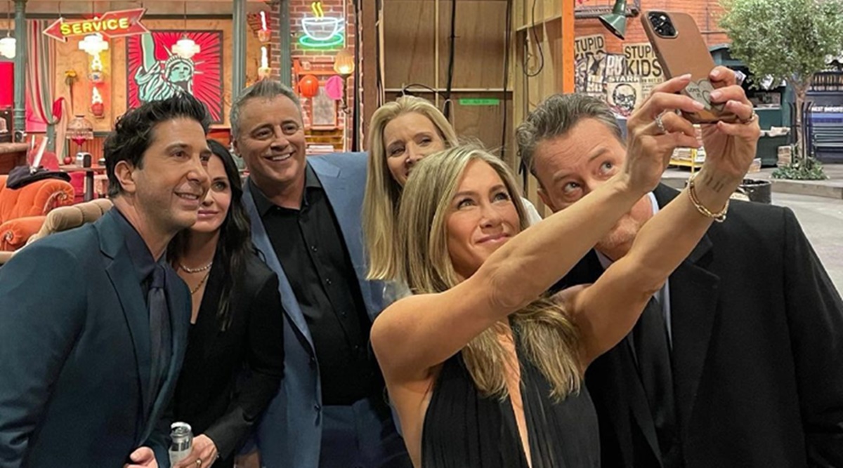 Jennifer Aniston Shares The Bazillionth Selfie Taken At Friends Reunion See Post Entertainment News The Indian Express