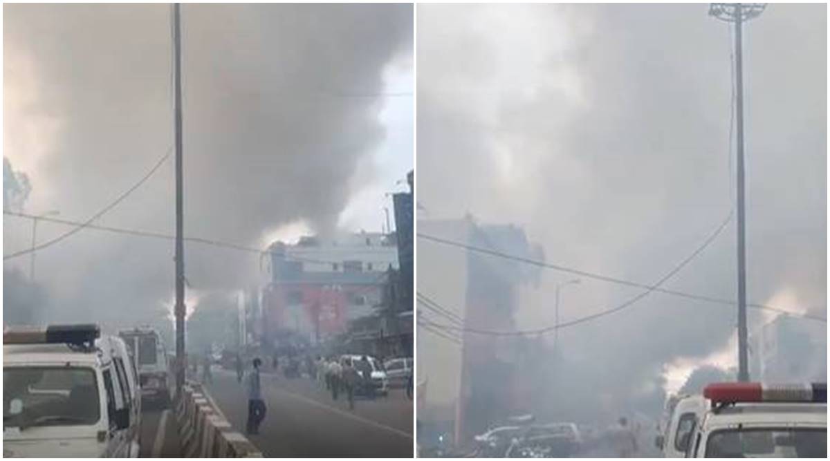 Lajpat nagar fire, Delhi fire, Lajpat nagar showroom fire, Lajpat Nagar, Delhi firefighters, delhi news, delhi latest news, delhi covid news, delhi today news, delhi local news, new delhi news, latest delhi news