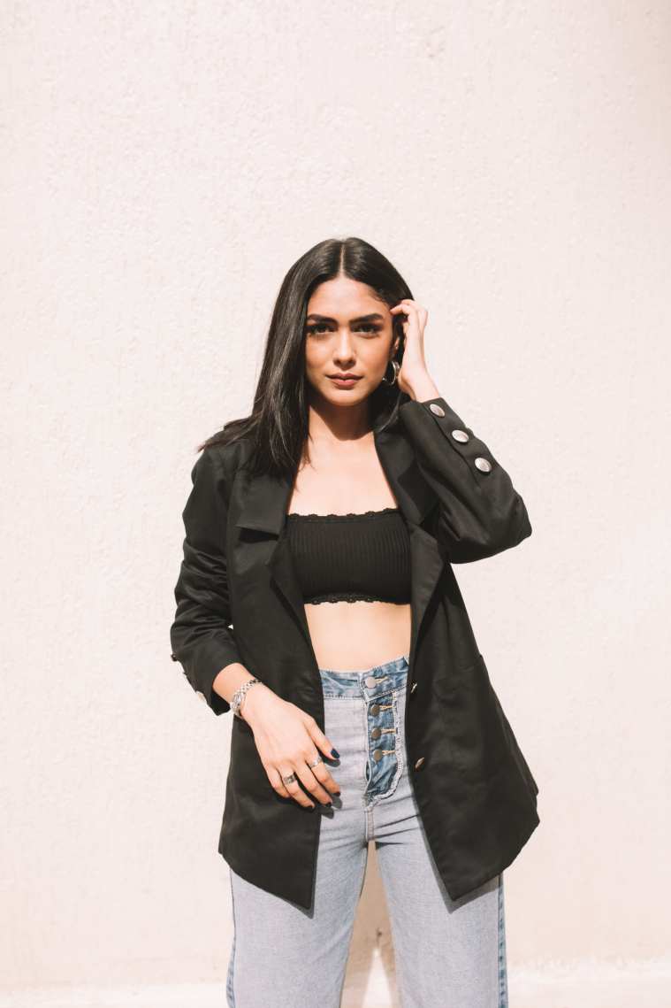 Mrunal Thakur’s tube top-jeans look is perfect for summers | Fashion ...