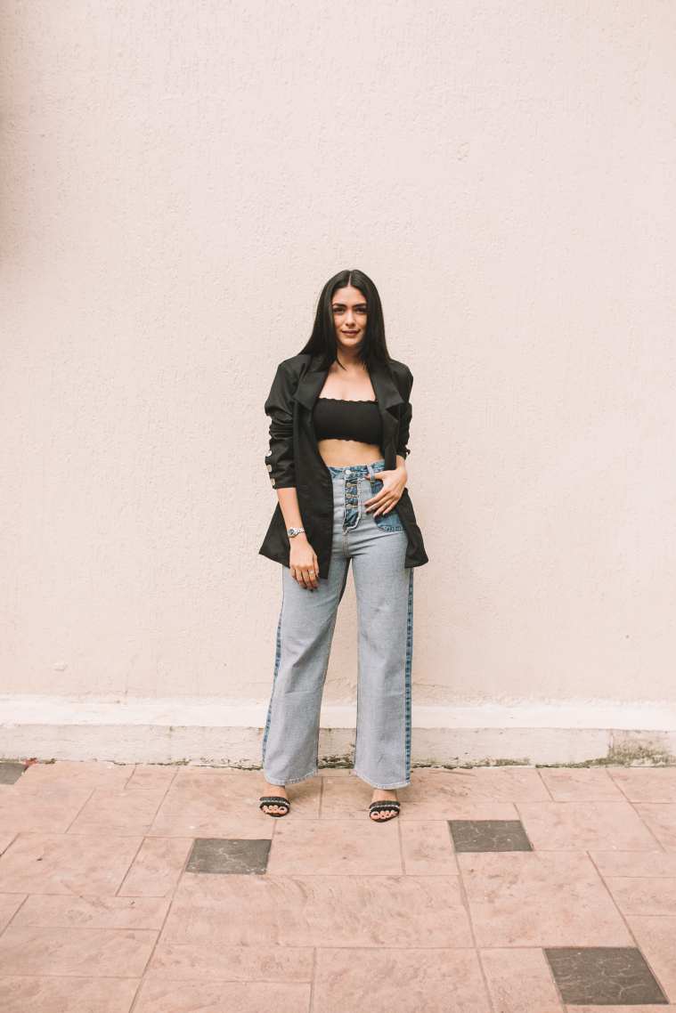 Mrunal Thakur’s tube top-jeans look is perfect for summers | Fashion ...