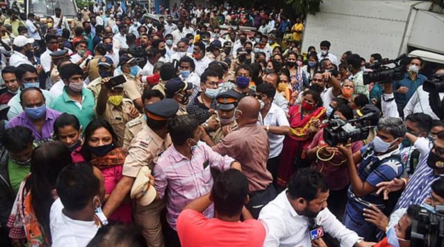Police personnel try to stop the clash between BJP-Shiv Sena activists, outside Shiv Sena Bhavan at Dadar, in Mumbai, Wednesday, June 16, 2021. BJP activists staged a morcha to condemn Shiv Sena's statement on Ram mandir trust land scam issue. (PTI Photo)