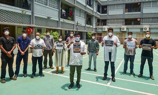Doctors protest against Ramdev