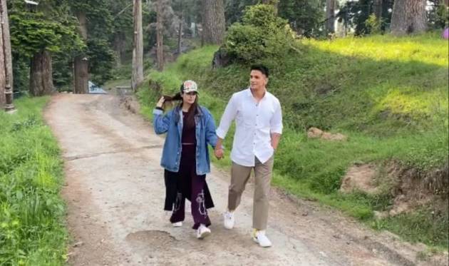 prince narula and yuvika chaudhary in kashmir