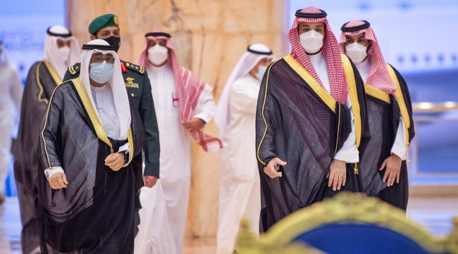 Saudi Crown Prince Mohammed Bin Salman with Kuwait's crown prince, Sheikh Meshal al-Ahmad in Riyadh, Saudi Arabia, June 1, 2021. (Reuters)