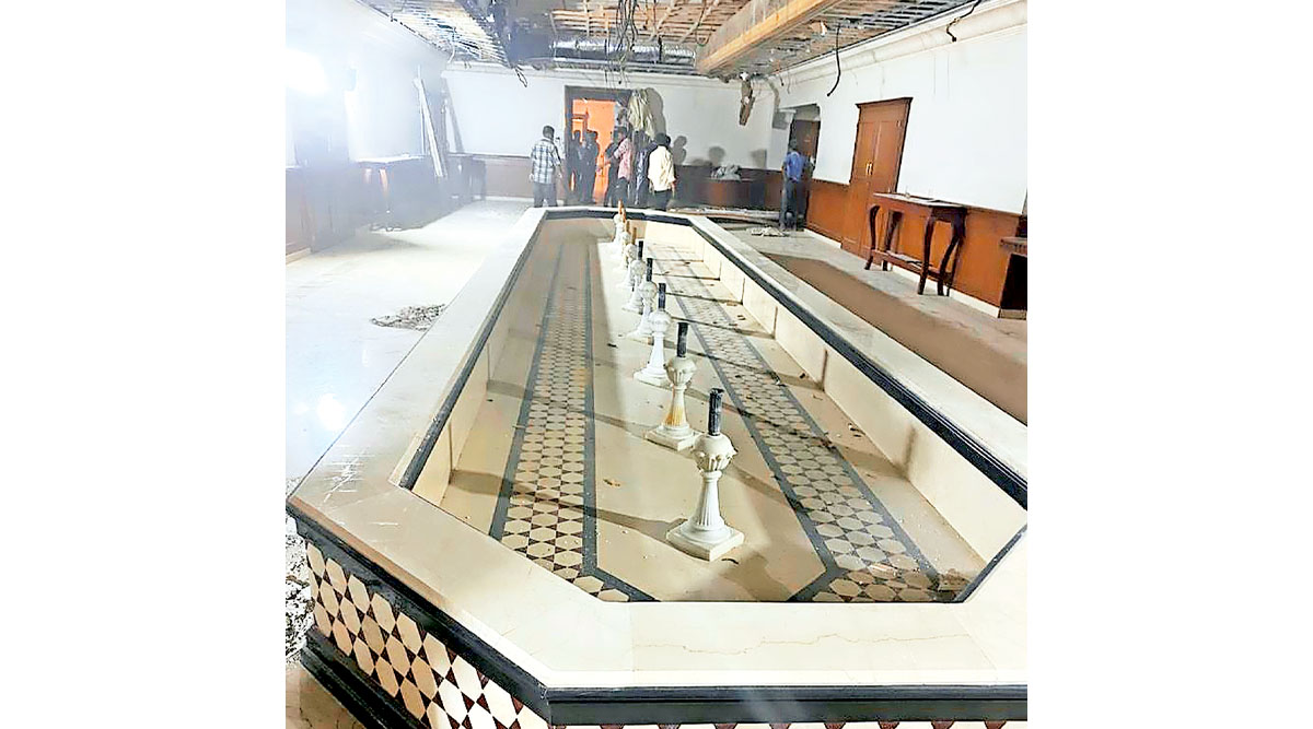 The ceiling was made of Plaster-of-Paris. The chief minister, deputy chief minister and senior ministers hold meetings and refreshments are served in the open space near the fountains.  (Express)