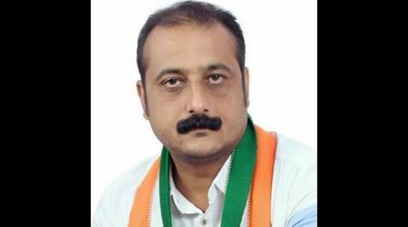 A crowd gathered on railway tracks at four locations after the MLAs detention but no offence was registered. 
(Twitter: Ambarish Der)