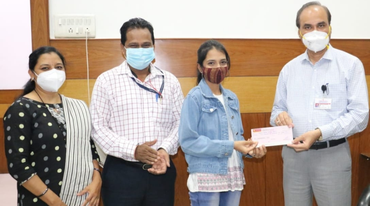 School Blowjob - Pune: 18-year-old student raises money by teaching fabric painting, donates  it to B J Medical College | Pune news