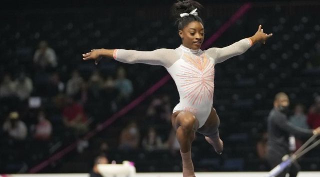 Simone Biles is ‘beaching until further notice’; check out the pictures ...