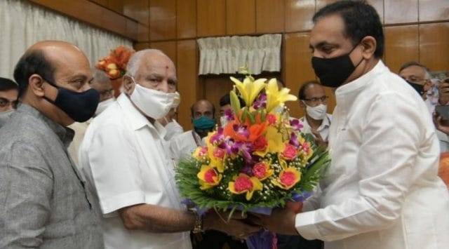 Karnataka Chief Minister B S Yediyurappa Home Minister
Basavaraj Bommai welcome Maharashtra Water Resource Minister Jayant Patil (Twitter/@BSYBJP)
