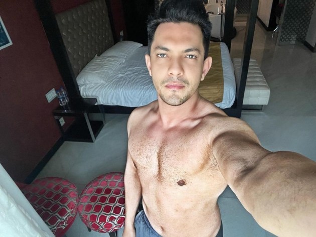 aditya narayan photo