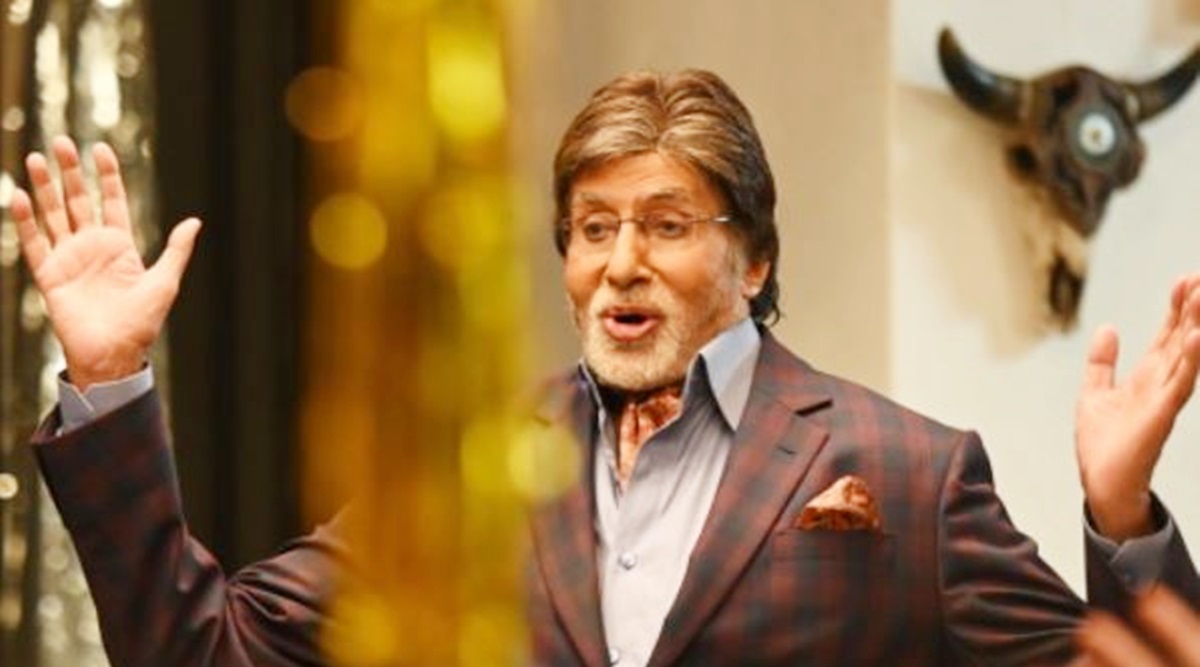 Amitabh Bachchan Poses For A Cool Photo With Celebrity Photographer Avinash  Gowariker, Donning Face Mask And Maintaining Social Distancing; Pic Inside