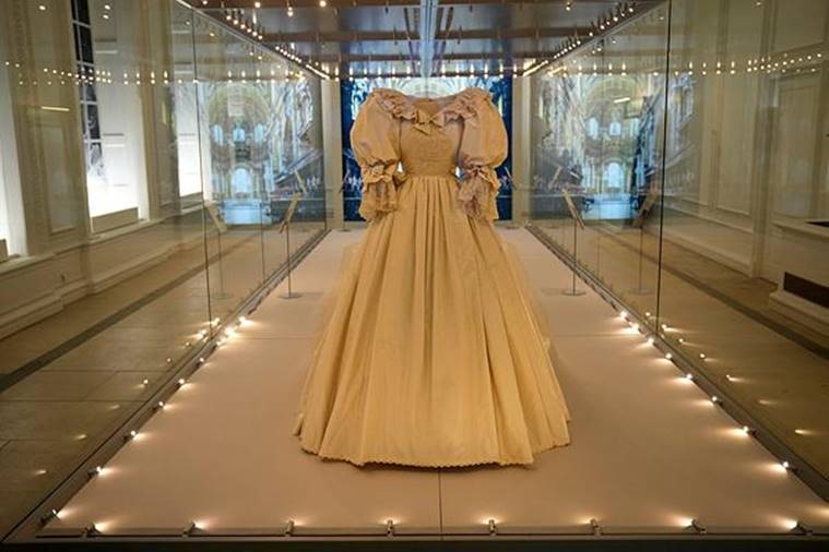 Princess Dianas Wedding Dress With 25 Ft Train Put On Display At Kensington Palace See Pics