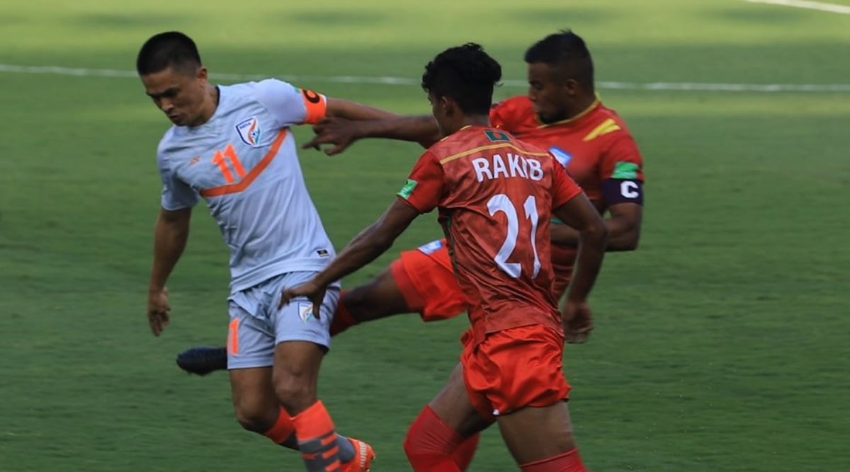 Sunil Chhetri supera a Lionel Messi con un doblete vital en la victoria de India sobre Bangladesh