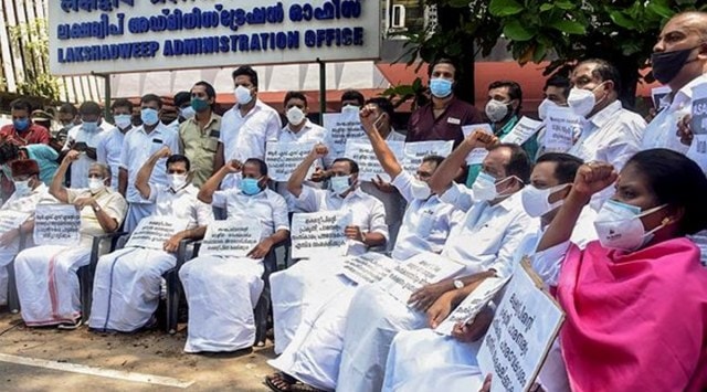 Underwater protests, 12 hour fast by residents of Lakshadweep demanding recall of Administrator