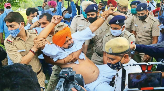 Cops remove AAP leaders protesting outside CM Capt Amarinder Singh’s residence, in Chandigarh. (Photo: Jasbir Malhi)