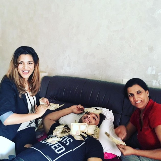 sushant with sisters