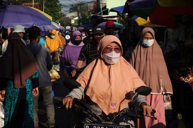 With curbs relaxed, Indonesia reels under fresh Covid surge | World ...