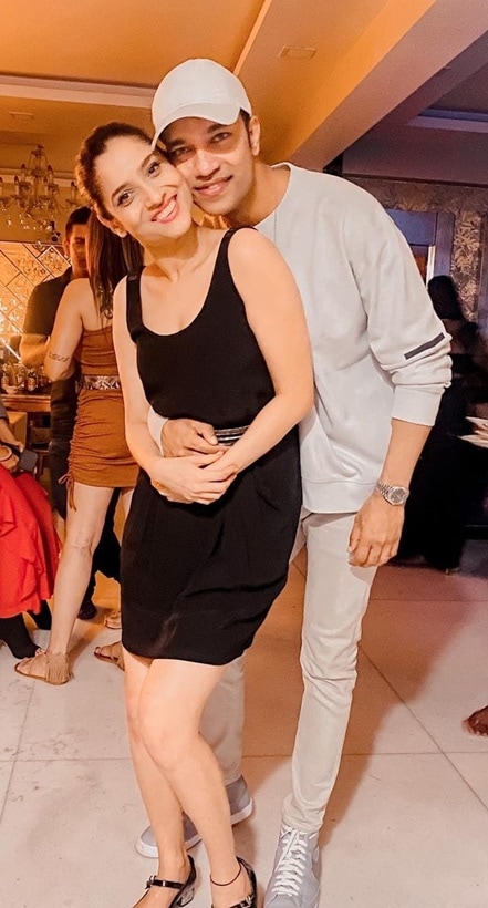 Ankita Lokhande parties with boyfriend Vicky Jain, Sana Makbul ...