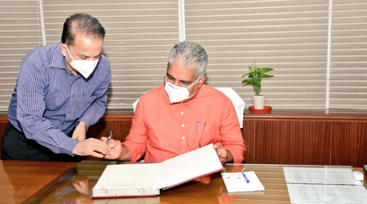 Bhupender Yadav assumed charge of the Ministry of Environment, Forest and Climate Change (Twitter/@byadavbjp)