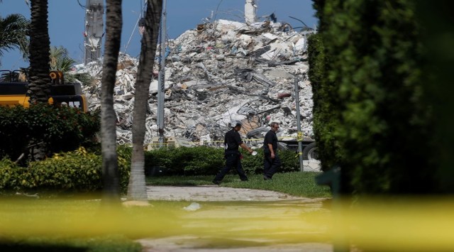Search teams walk by the remains of the Surfside's Champlain Towers South condominium in Miami, Florida, U.S., July 8, 2021.( Photo REUTERS/Shannon Stapleton)