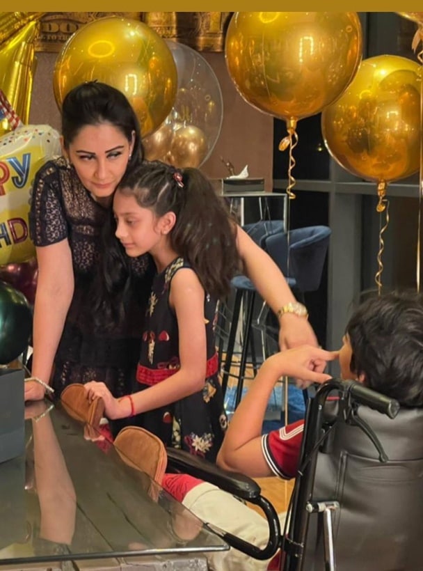 Maanayata Dutt daughter
