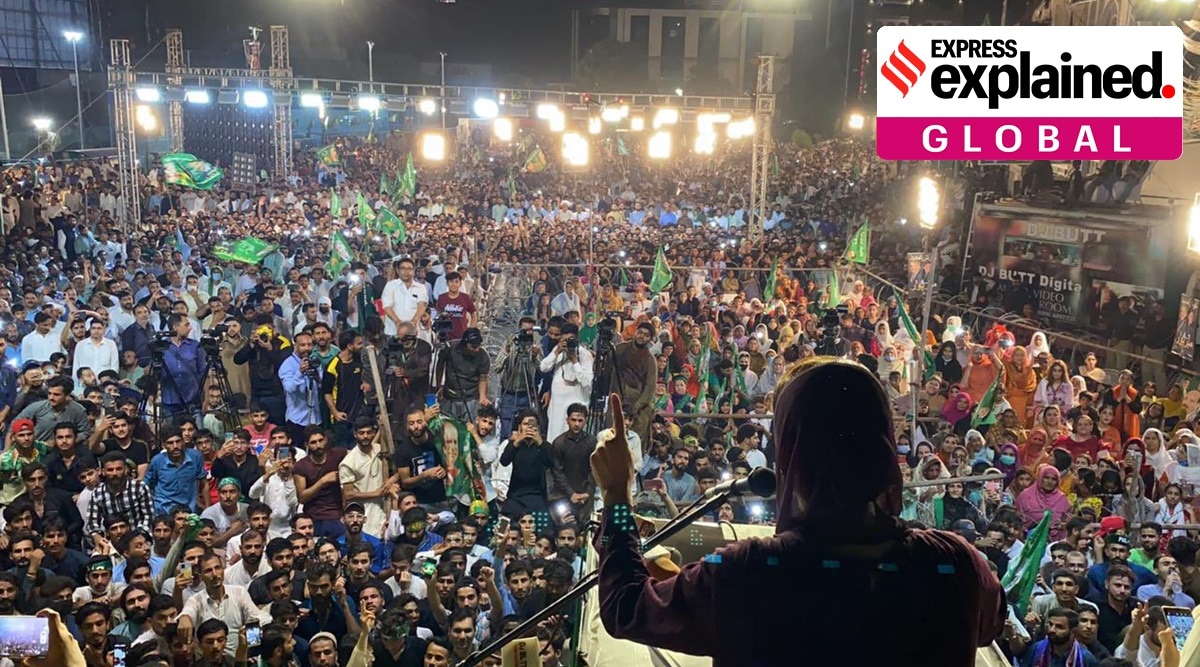 Maryam Nawaz addresses a jalsa in Mirpur last week. (Twitter/@MaryamNSharif)