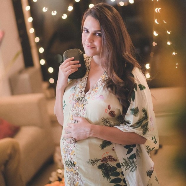 neha dhupia maternity fashion looks