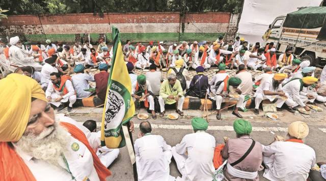 Farmers protest at Jantar Mantar in New Delhi on Thursday. (Express Photo: Abhinav Saha)