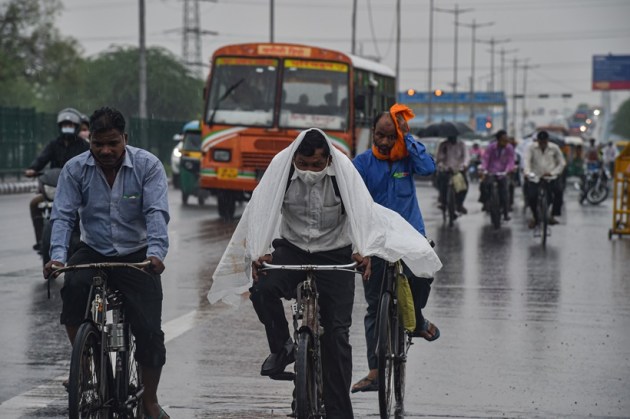 delhi monsoon, delhi rainfall, delhi monsoon pictures, delhi rain pictures, delhi photos, delhi rainfall, imd delhi rains, delhi monsoon delayed photos, delhi news, delhi latest news, delhi weather, delhi weather photos