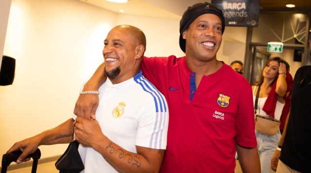 Real Madrid Legends Vs Barcelona Legends Ronaldinho Rolls Back The