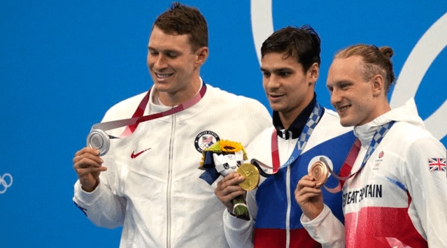 Ryan Murphy (USA), from left, Evgeny Rylov (ROC) and Luke Greenbank (GBR) pose with their medals after taking the top spots in the men's 200 backstroke final (Reuters)