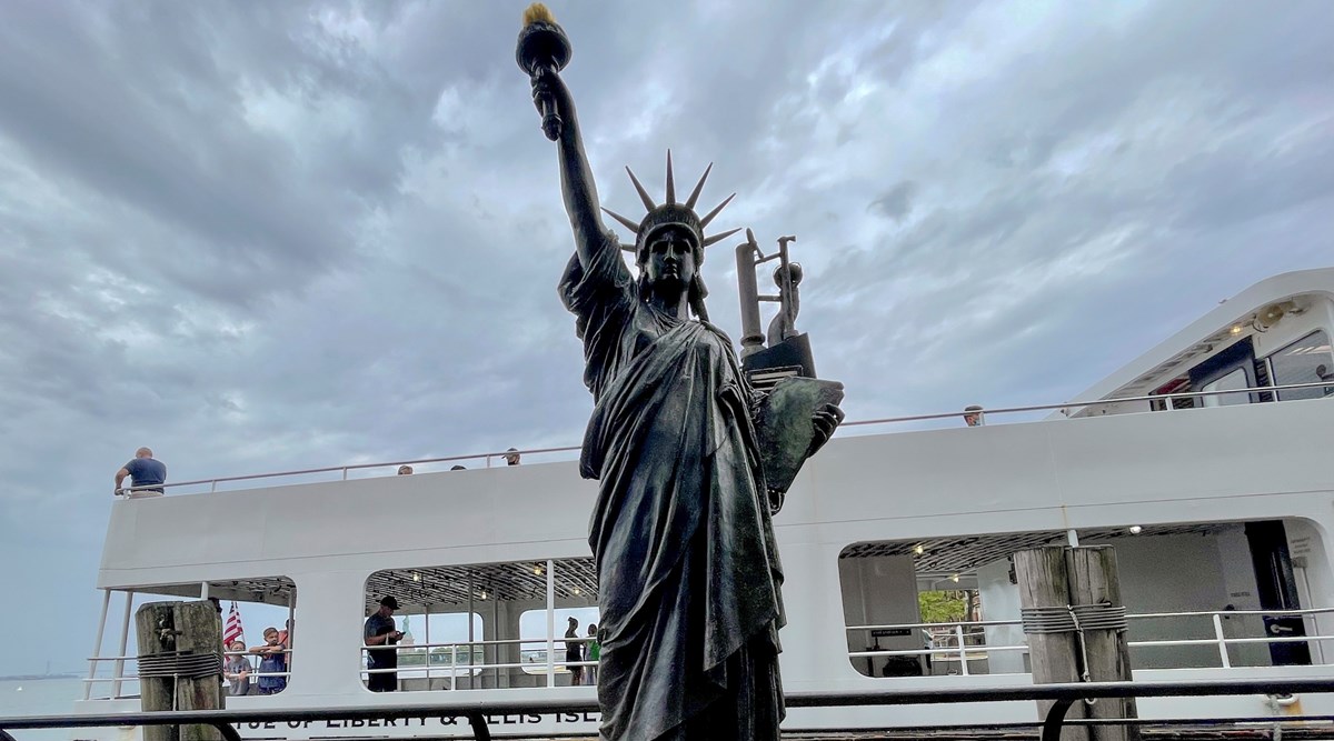 Mini Statue of Liberty, Mini Statue of Liberty new york harbour, Mini Statue of Liberty installed
