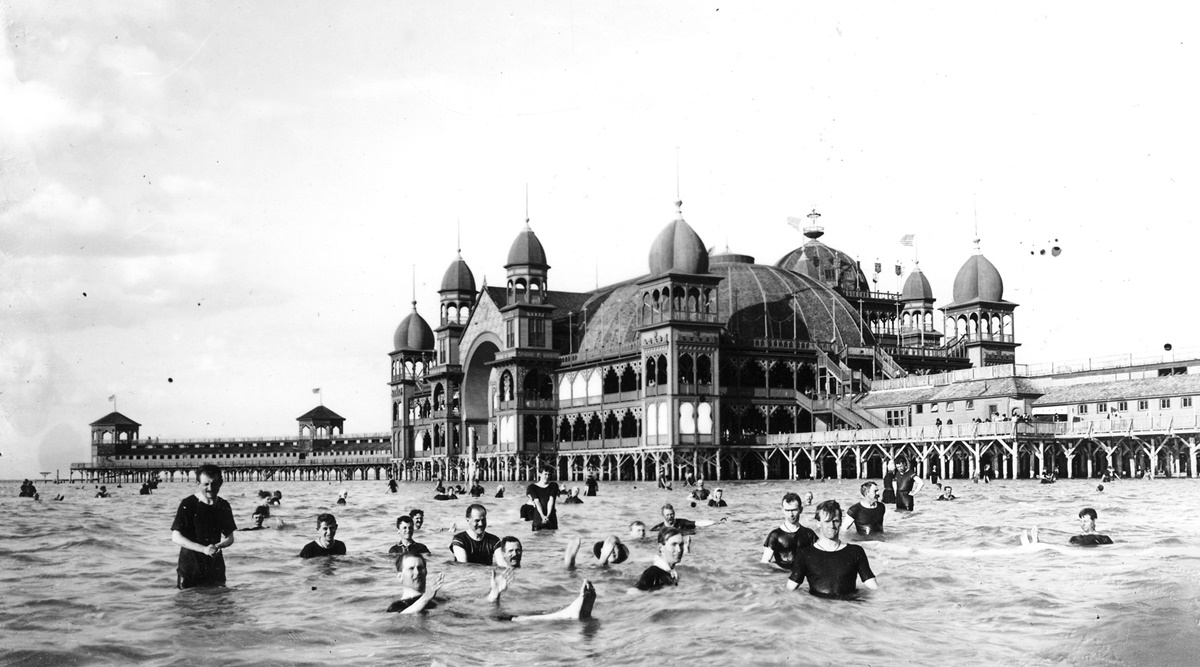 People swim at Saltair in 1933