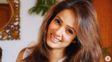 Vidya Malavade, Vidya Malavade fitness, Vidya Malavade news, Vidya Malavade yoga, Vidya Malavade yoga asana, Vidya Malavade doing Sirsasana or headstand pose, how to do Sirsasana, how to do headstand, fitness news, indian express news