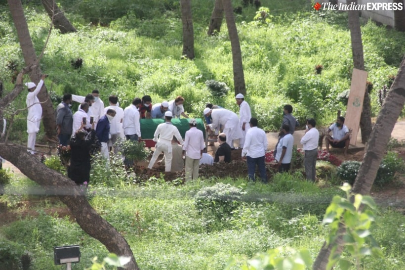 dilip kumar buried