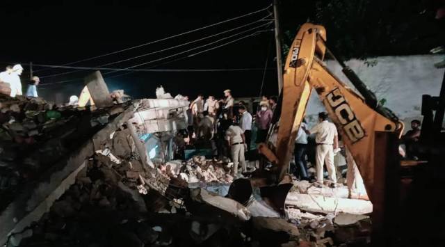 It collapsed around 7 pm. (Express)