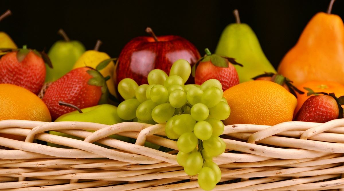 Don't peel that apple': Why you should eat certain fruits with ...