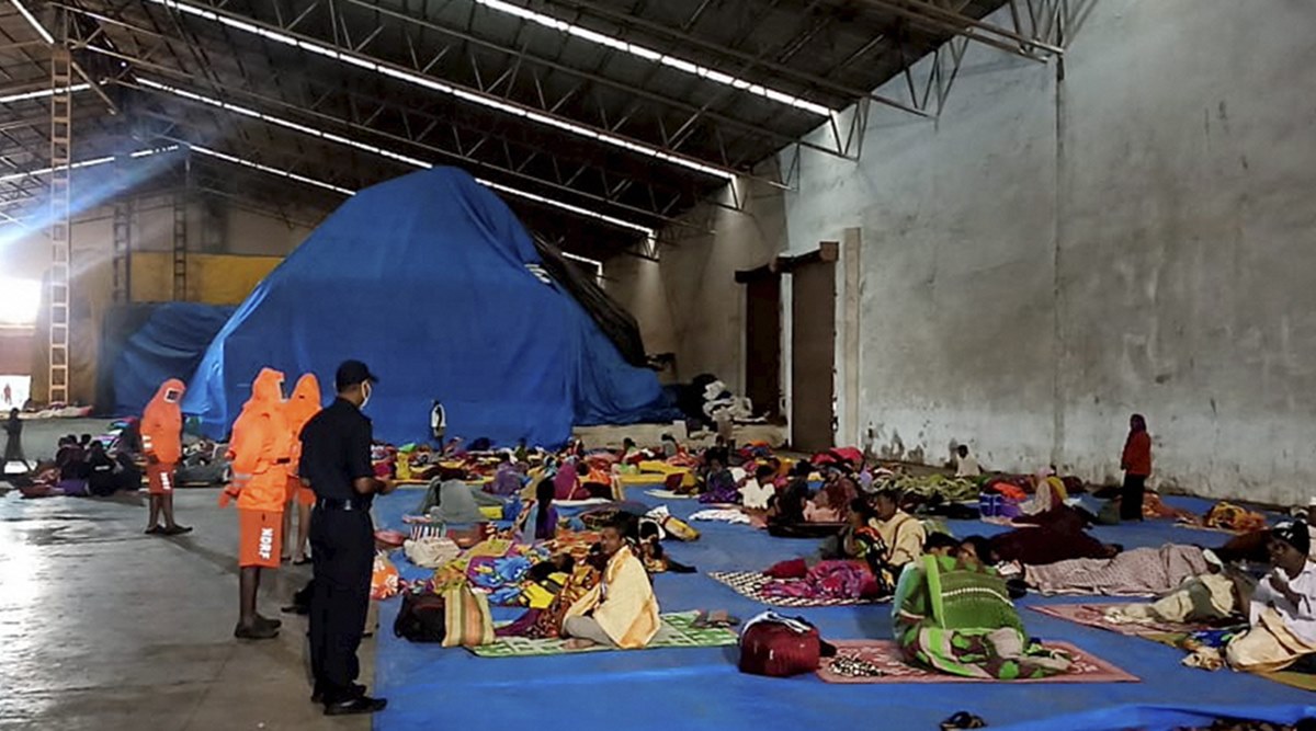 NDRF personnel shift flood affected villagers to Shri Gurudatta Sugar Factory, Shirol in Kolhapur district. (PTI Photo)
