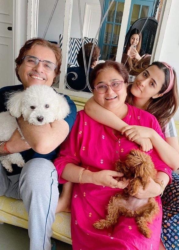 kriti family