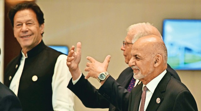 Afghan President Ashraf Ghani and Pakistan PM Imran Khan in Tashkent. (Photo: AP)