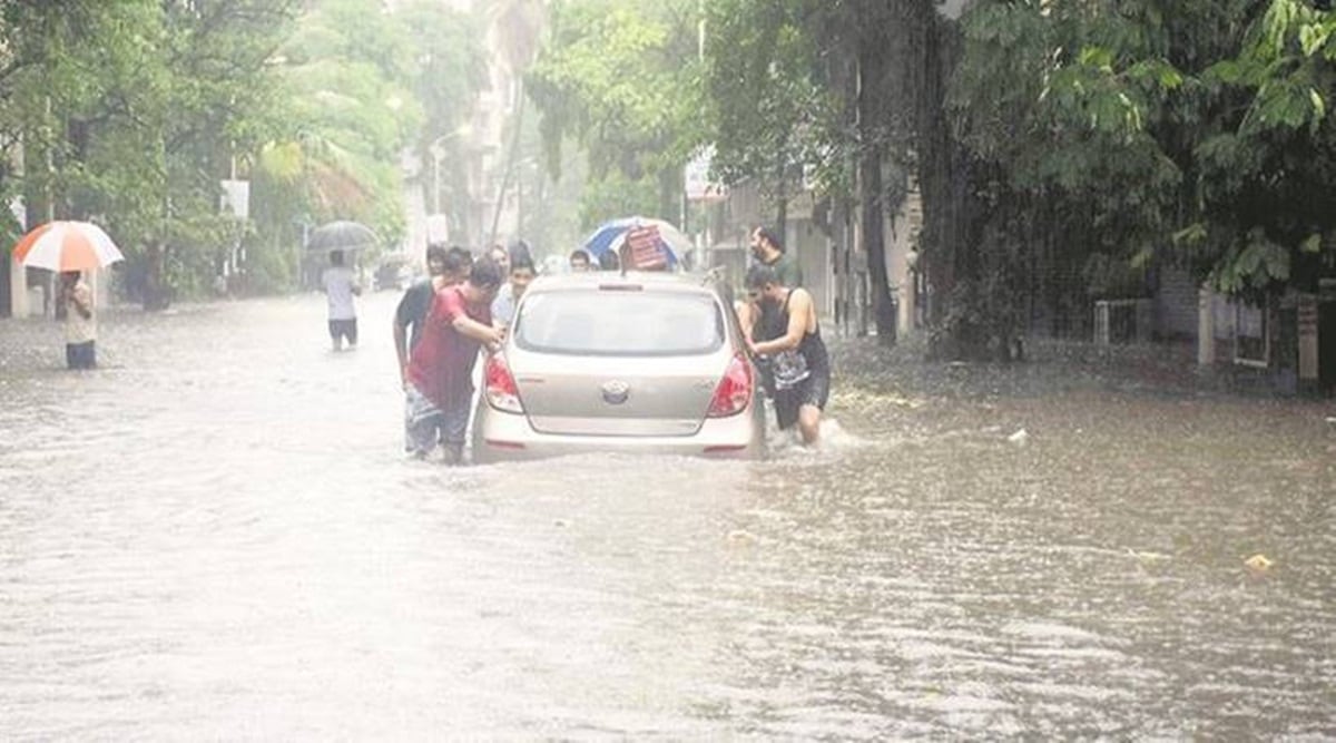 400 Vehicles Submerged As Water Floods Bmc Parking Lot In Kandivali 