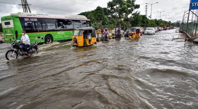 Flood alert in Telangana as heavy rain lashes catchment areas | India ...