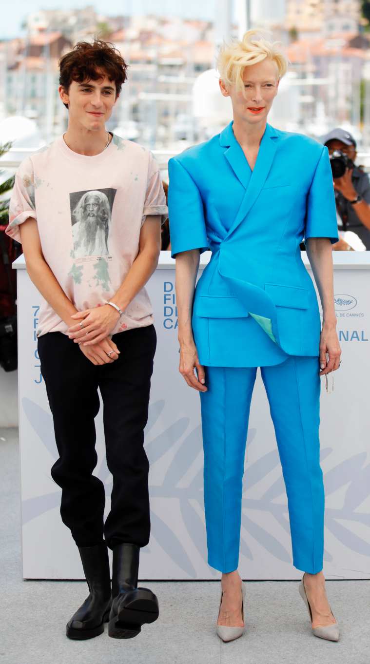 Cannes 2021: Tilda Swinton lleva el estilo andrógino a la alfombra roja